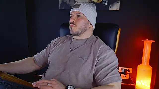 Snapshot of AngeloEric chatting on 02/13/25, 10:34 AngeloEric online show from 02/13/25, 10:34