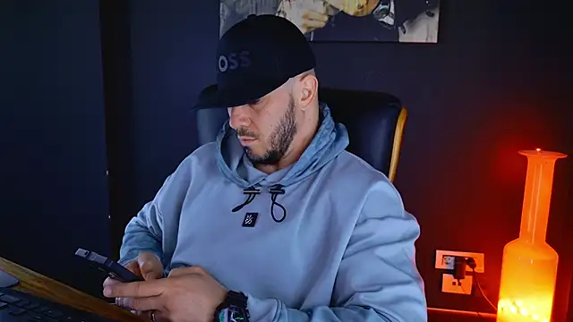 Snapshot of AngeloEric chatting on 03/19/25, 06:03 AngeloEric online show from 03/19/25, 06:03