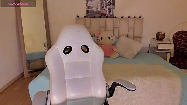 zoe turnner 18 online show from 10/15/25, 11:43