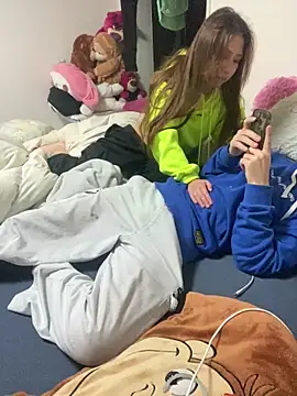 Snapshot of chocolatecakee chatting on 02/18/25, 02:27 chocolatecakee online show from 02/18/25, 02:27