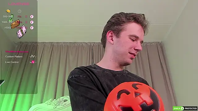 ArthurWhitee online show from 10/13/25, 05:57