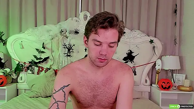 ArthurWhitee online show from 10/26/25, 03:34