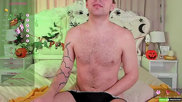 ArthurWhitee online show from 10/31/25, 04:24