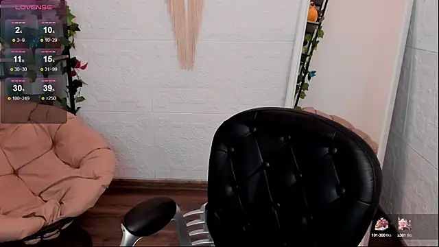 YaraKroft  online show from 02/08/25, 07:04