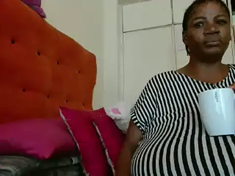 Snapshot of tinagiant chatting on 01/17/25, 09:17 tinagiant online show from 01/17/25, 09:17