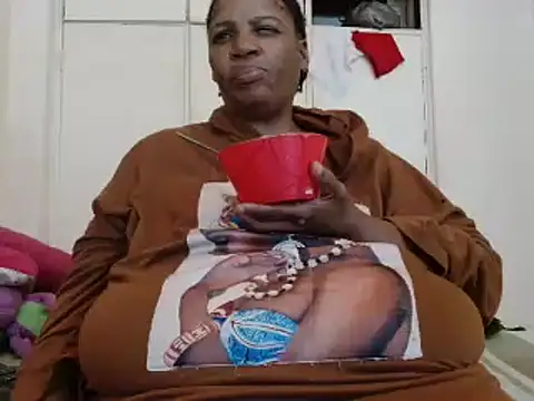 Snapshot of tinagiant chatting on 01/18/25, 12:26 tinagiant online show from 01/18/25, 12:26
