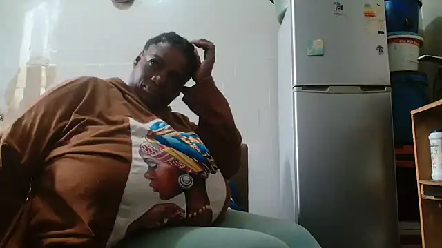 Snapshot of tinagiant chatting on 02/19/25, 01:50 tinagiant online show from 02/19/25, 01:50
