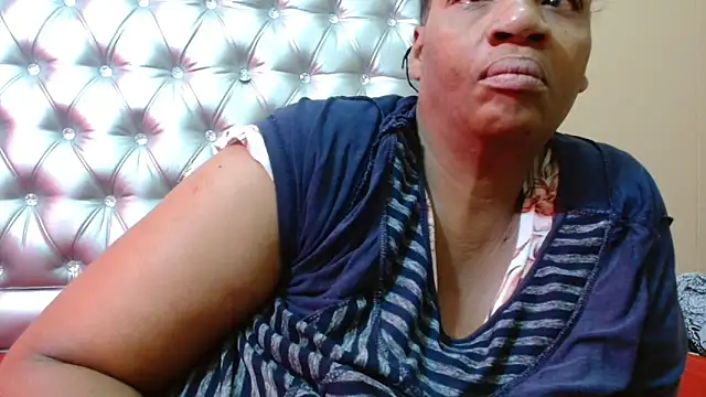 Snapshot of tinagiant chatting on 09/16/25, 05:30 tinagiant online show from 09/16/25, 05:30