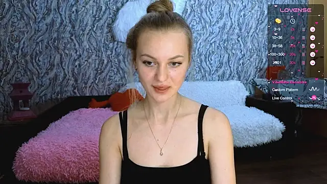 Snapshot of Elfanna chatting on 10/09/25, 05:33 Elfanna online show from 10/09/25, 05:33