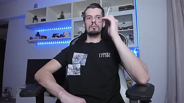 Snapshot of ToddClaytonn chatting on 10/25/25, 09:20 ToddClaytonn online show from 10/25/25, 09:20