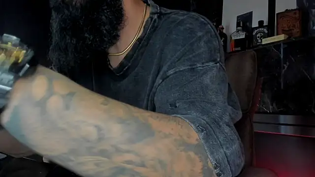 Snapshot of axxelrich_ chatting on 10/07/25, 04:53 axxelrich online show from 10/07/25, 04:53