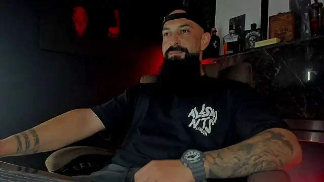 Snapshot of axxelrich_ chatting on 10/08/25, 05:43 axxelrich online show from 10/08/25, 05:43