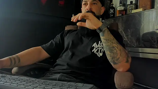 Snapshot of axxelrich_ chatting on 10/10/25, 06:12 axxelrich online show from 10/10/25, 06:12