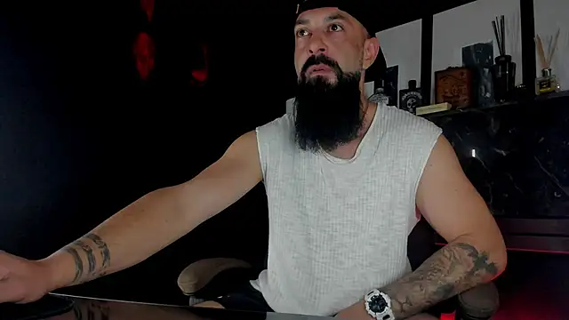 Snapshot of axxelrich_ chatting on 10/13/25, 04:01 axxelrich online show from 10/13/25, 04:01