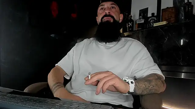 Snapshot of axxelrich_ chatting on 10/18/25, 04:48 axxelrich online show from 10/18/25, 04:48