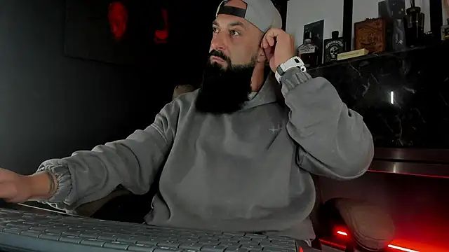 Snapshot of axxelrich_ chatting on 10/21/25, 04:02 axxelrich online show from 10/21/25, 04:02