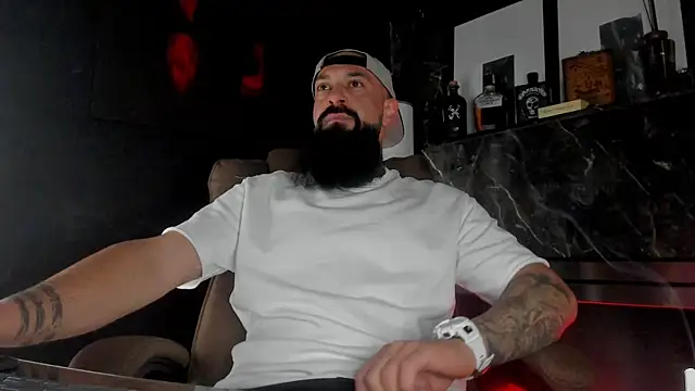 Snapshot of axxelrich_ chatting on 10/23/25, 04:23 axxelrich online show from 10/23/25, 04:23