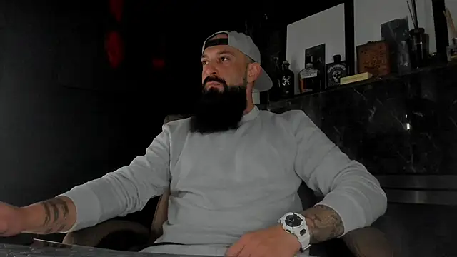 Snapshot of axxelrich_ chatting on 10/26/25, 05:24 axxelrich online show from 10/26/25, 05:24