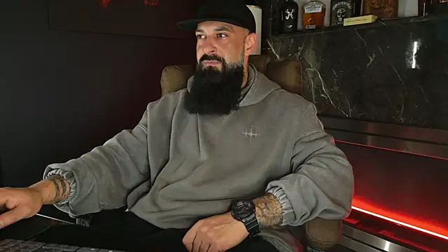 Snapshot of axxelrich_ chatting on 11/04/25, 05:06 axxelrich online show from 11/04/25, 05:06