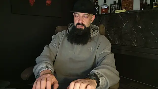 Snapshot of axxelrich_ chatting on 11/17/25, 04:51 axxelrich online show from 11/17/25, 04:51