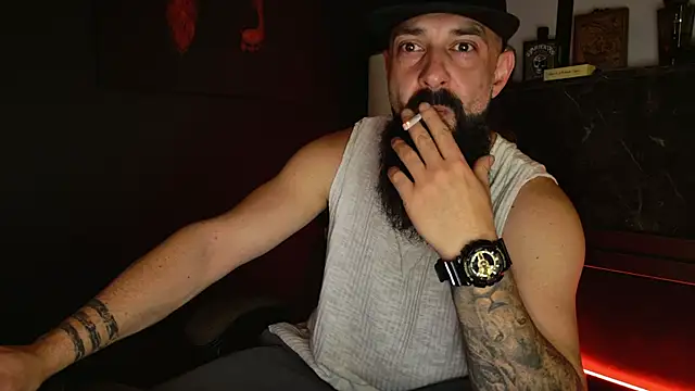 Snapshot of axxelrich_ chatting on 11/21/25, 04:44 axxelrich online show from 11/21/25, 04:44