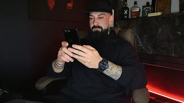 Snapshot of axxelrich_ chatting on 11/25/25, 04:12 axxelrich online show from 11/25/25, 04:12