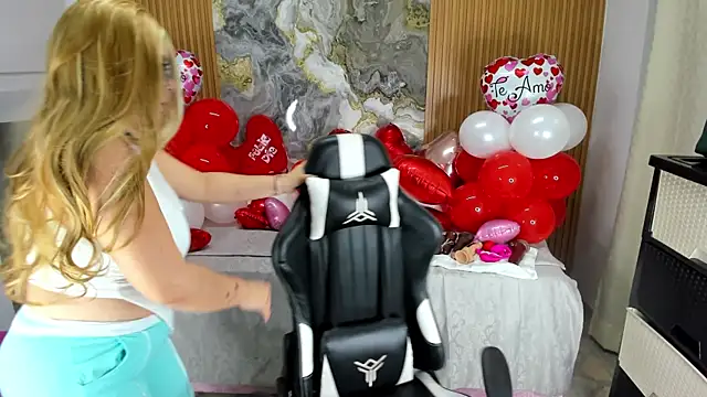 Danna topless online show from 02/10/25, 12:08