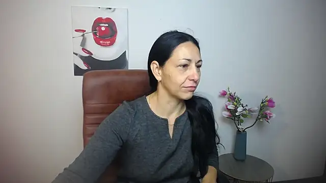 Snapshot of LiluGrants chatting on 10/13/25, 06:19 LiluGrants online show from 10/13/25, 06:19