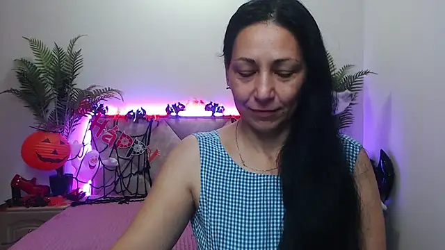 Snapshot of LiluGrants chatting on 10/19/25, 06:08 LiluGrants online show from 10/19/25, 06:08