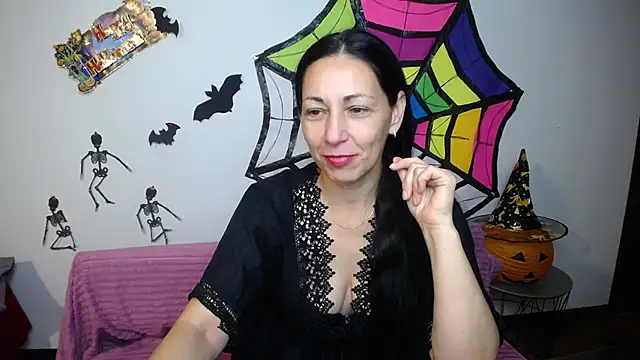 Snapshot of LiluGrants chatting on 10/21/25, 06:30 LiluGrants online show from 10/21/25, 06:30