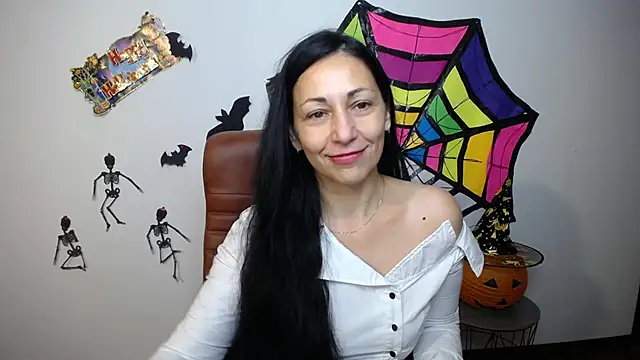 Snapshot of LiluGrants chatting on 10/24/25, 06:15 LiluGrants online show from 10/24/25, 06:15