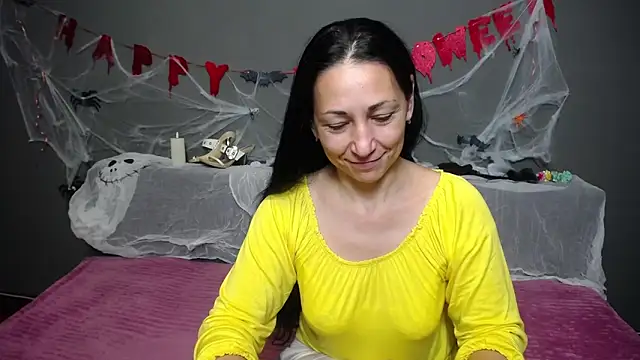 Snapshot of LiluGrants chatting on 10/28/25, 07:05 LiluGrants online show from 10/28/25, 07:05