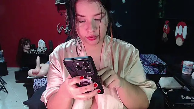 Snapshot of MaggaCass chatting on 12/30/24, 02:20 MaggaCass online show from 12/30/24, 02:20