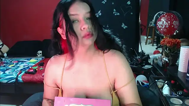 Snapshot of MaggaCass chatting on 02/16/25, 01:58 MaggaCass online show from 02/16/25, 01:58