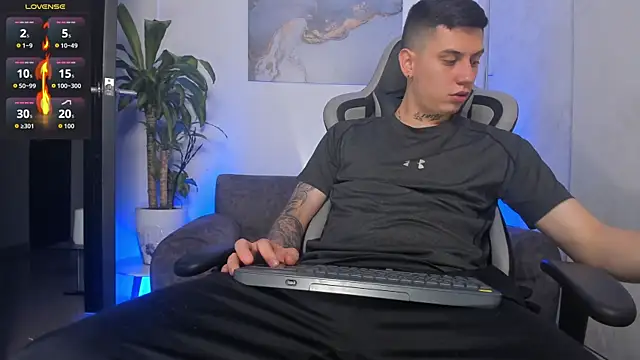 Yeiko Romero  online show from 10/09/25, 08:07