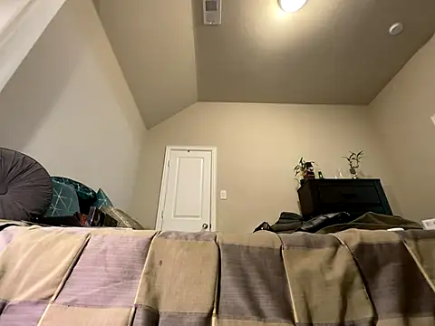 Snapshot of wynterheat chatting on 10/14/25, 05:08 wynterheat online show from 10/14/25, 05:08