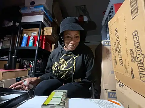 Snapshot of wynterheat chatting on 11/12/25, 07:31 wynterheat online show from 11/12/25, 07:31