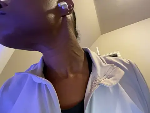 Snapshot of wynterheat chatting on 11/16/25, 07:03 wynterheat online show from 11/16/25, 07:03