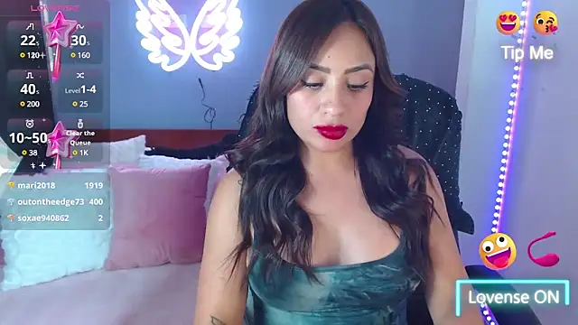 Snapshot of Paulina_627 chatting on 02/01/25, 09:29 Paulina 627 online show from 02/01/25, 09:29