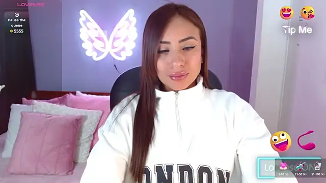 Snapshot of Paulina_627 chatting on 03/19/25, 03:29 Paulina 627 online show from 03/19/25, 03:29