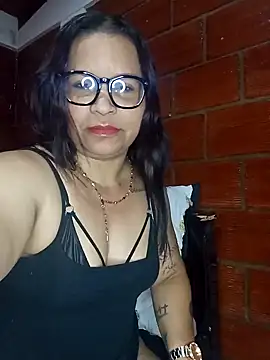 Snapshot of Sikiu_40 chatting on 02/03/25, 04:25 Sikiu 40 online show from 02/03/25, 04:25