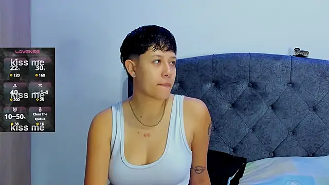 violet casper  online show from 02/05/25, 10:19