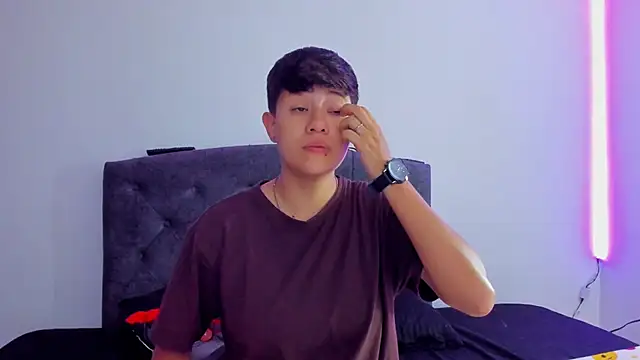 violet casper  online show from 03/21/25, 10:28