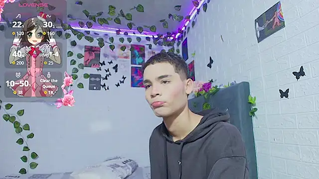 Snapshot of stevan1855 chatting on 10/17/25, 12:41 stevan1855 online show from 10/17/25, 12:41