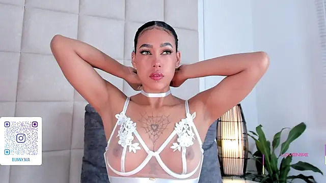 Snapshot of Nia_Bunny chatting on 09/15/25, 02:50 Nia Bunny online show from 09/15/25, 02:50