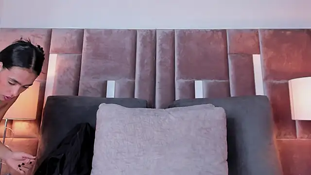 Nia Bunny online show from 11/19/25, 12:16