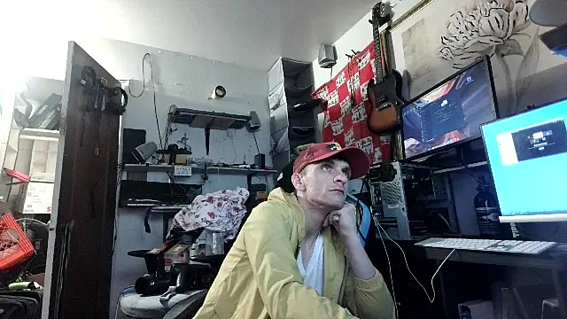 Snapshot of deadpi chatting on 12/27/24, 01:39 deadpi online show from 12/27/24, 01:39