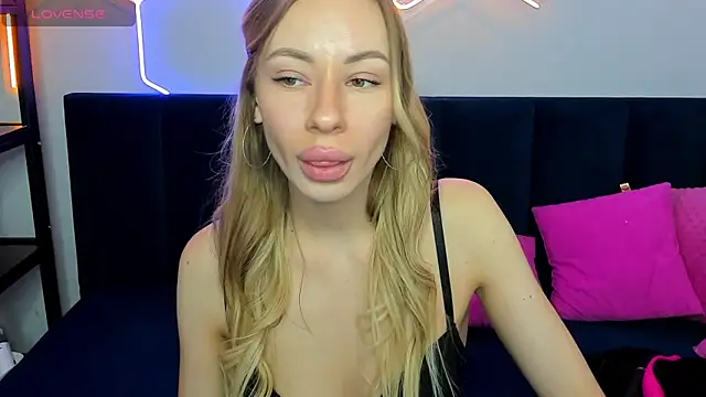 Snapshot of Diana_Garrett chatting on 10/12/25, 01:37 Diana Garrett online show from 10/12/25, 01:37