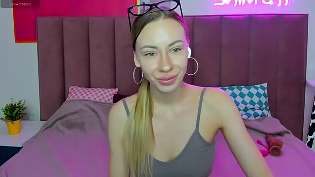 Snapshot of Diana_Garrett chatting on 10/16/25, 01:50 Diana Garrett online show from 10/16/25, 01:50