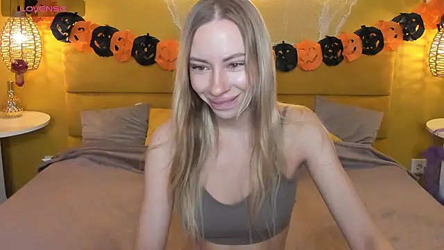 Snapshot of Diana_Garrett chatting on 10/31/25, 01:28 Diana Garrett online show from 10/31/25, 01:28